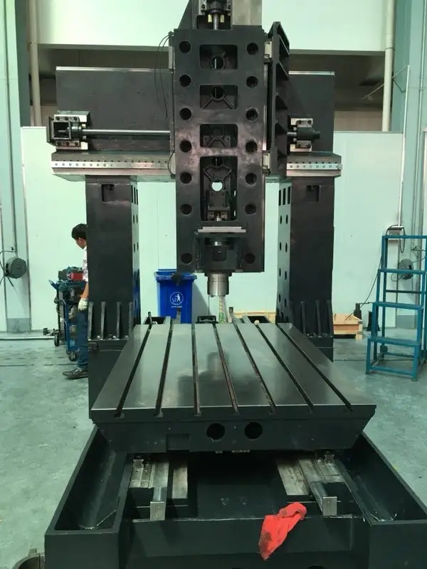 龍門（mén）雕銑床光機